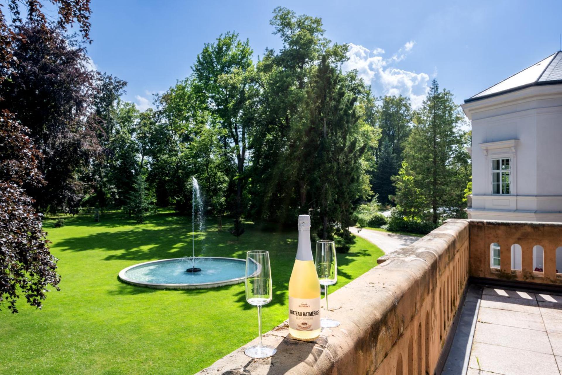 Zamek Ratmerice - Hotel & Resort Exterior foto