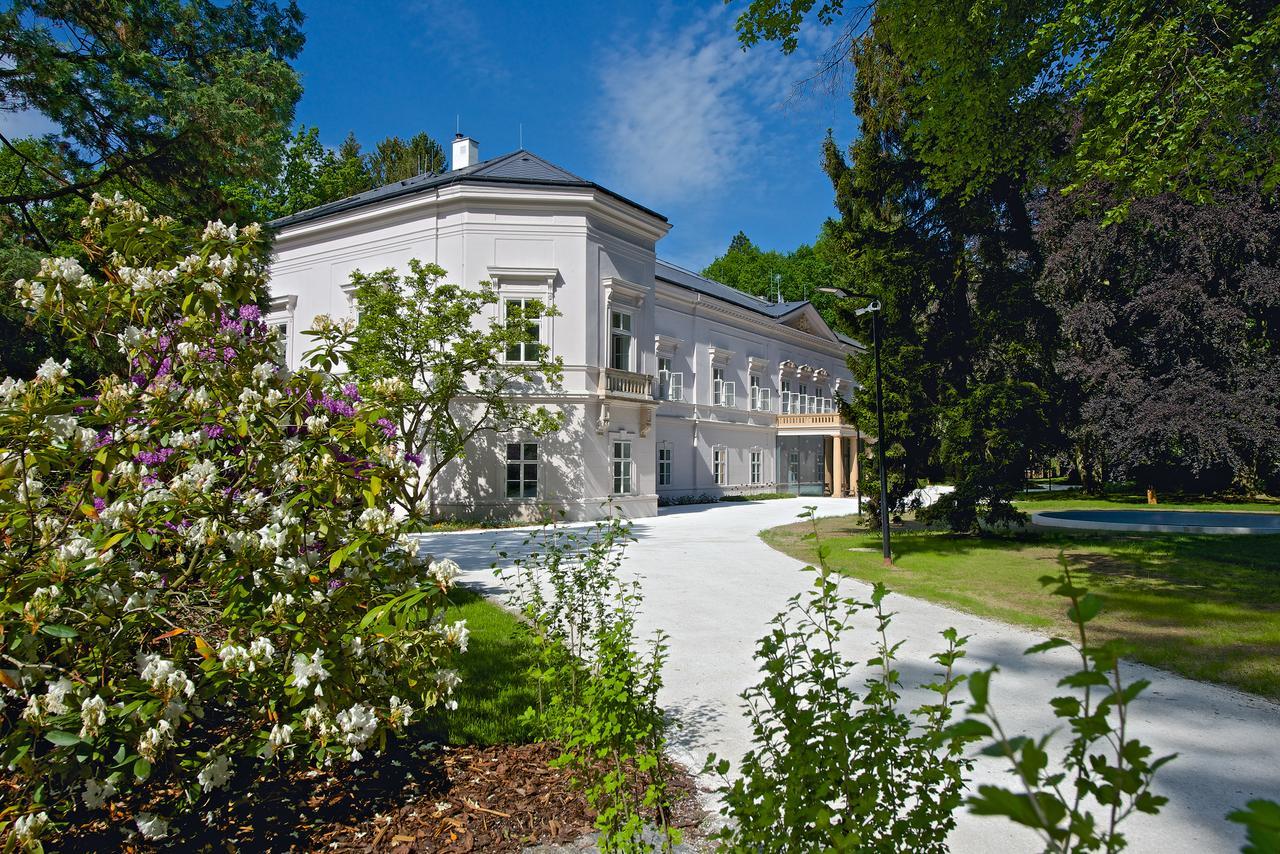 Zamek Ratmerice - Hotel & Resort Exterior foto